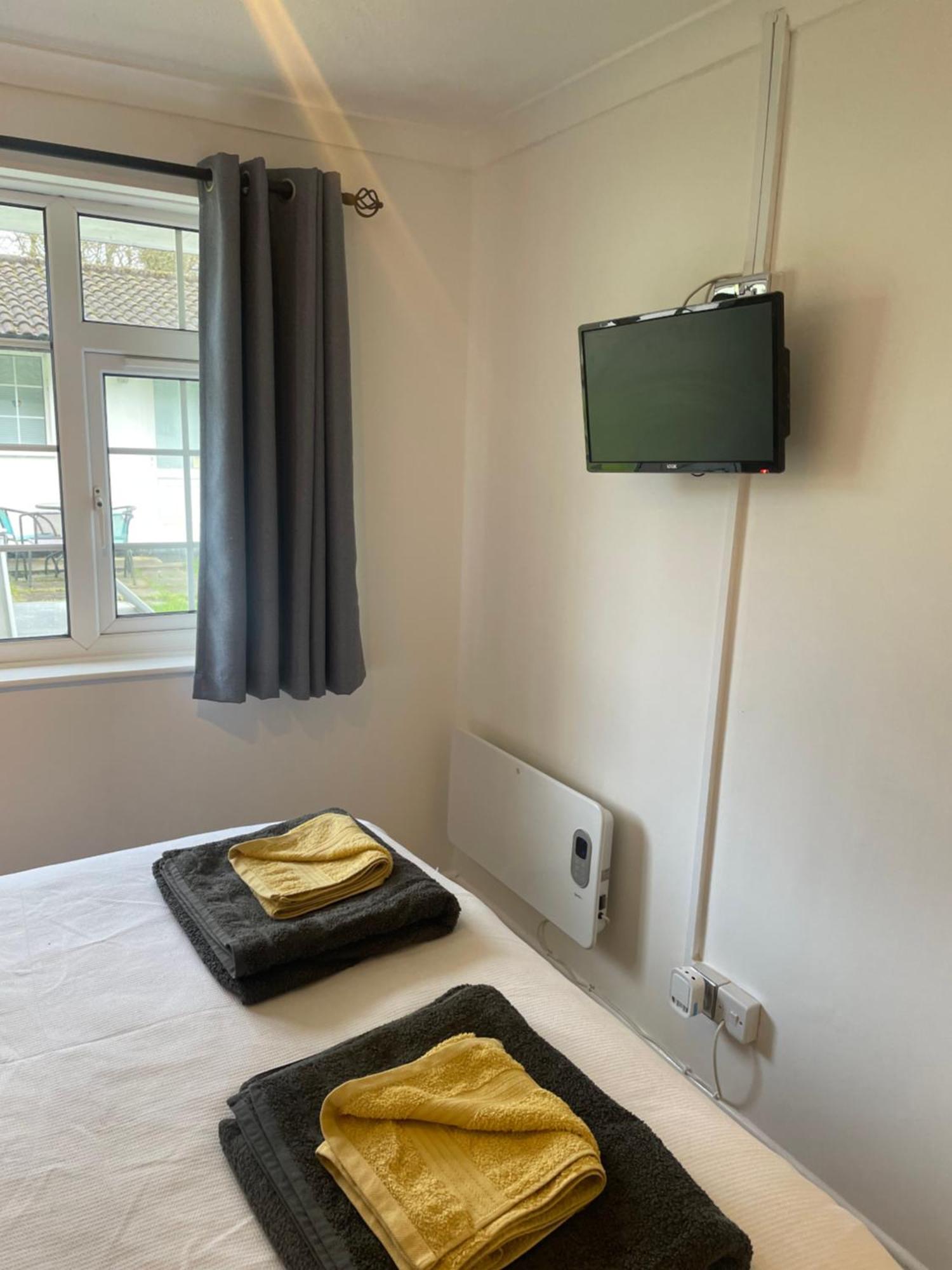 Bumblebee Lodge Saint Cleer Ngoại thất bức ảnh