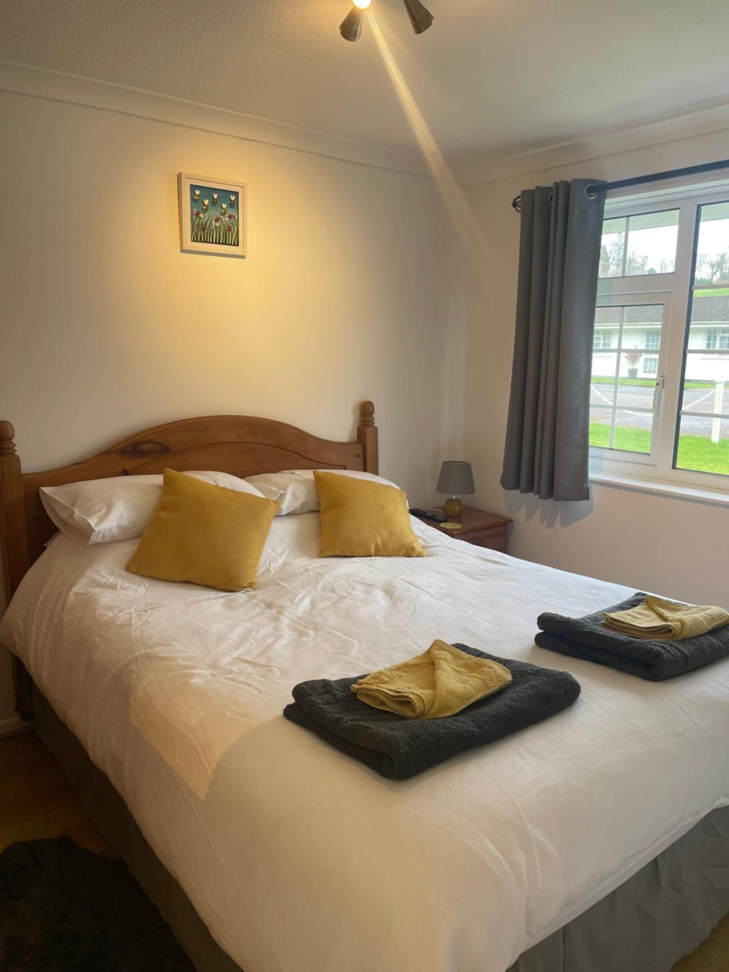 Bumblebee Lodge Saint Cleer Ngoại thất bức ảnh